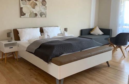 Neustadt-Hambach Hotel | Pet-Friendly Comfort at Hotel Garni Helbig - 8.7/10 Rated