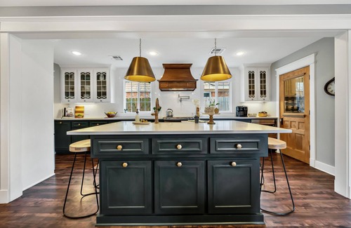 Waco House | Guest Rated 10/10: HGTV's FIXER UPPER "The Plain Jane" with Ocean View