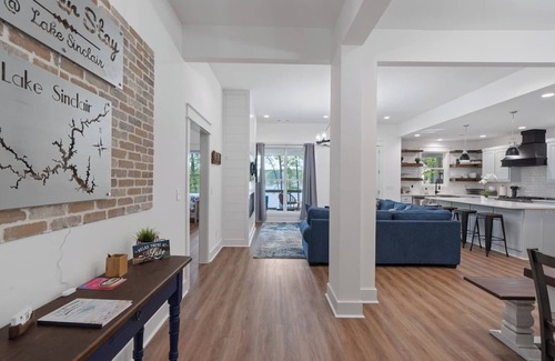 Eatonton House | Lakefront Living - Family-Friendly with Pool & Kitchen