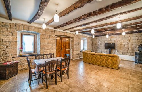 Kircija Villa | Family-Friendly Getaway at HH Šterna - Pet Welcoming Retreat