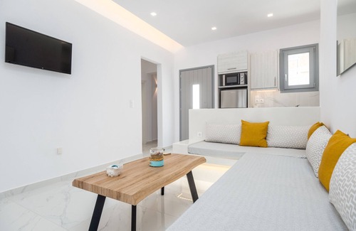 Piso Livadi House | Coastal Retreat: Brand New House with Pool & Ocean Views