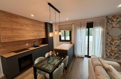 El Brillante Apartment | Exceptional HH7 House: 4-Star Poolside Retreat for Families
