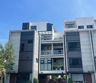 Dongshan House | Stylish H-House Offers Family and Pet-Friendly Stay