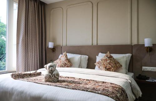Sarnath Hotel | Discover HHW Buddha Lineage: Family-Friendly Retreat