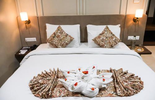 Sarnath Hotel | Discover HHW Buddha Lineage: Family-Friendly Retreat
