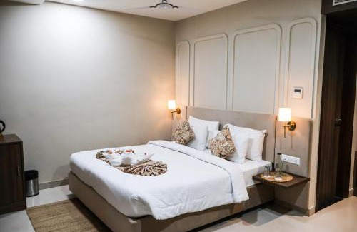 Sarnath Hotel | Discover HHW Buddha Lineage: Family-Friendly Retreat