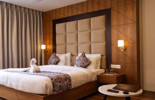 Sarnath Hotel | Discover HHW Buddha Lineage: Family-Friendly Retreat