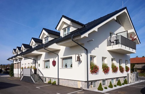 Sencur Hotel | Prime Location: Hiša Ančka, 3 Min to the Airport