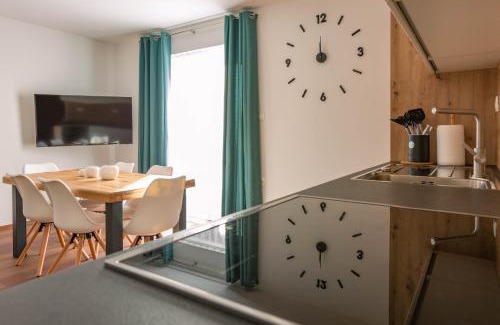 Podkoren Apartment | Experience HIŠA KOSOBRIN: 4-Star Stay with Hot Tub & Pets