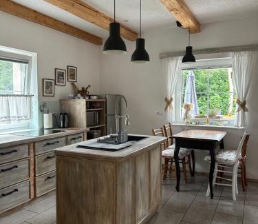 Begunje na Gorenjskem Apartment | Experience Hiša Srečo: Pet-Friendly Stay with Breakfast