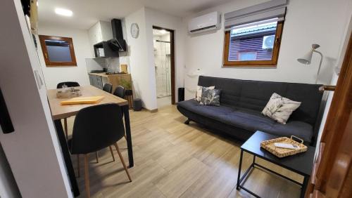 Verzej House | Pet-Friendly HIŠKA TIBAUT 122 with Oceanfront Amenities
