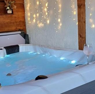 Konjscina House | Experience HIŽA BAKE ROZE: Oceanfront Spa Retreat