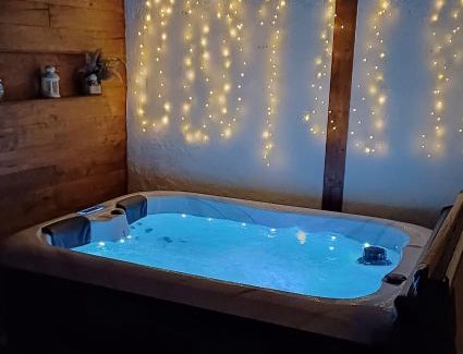 Konjscina House | Experience HIŽA BAKE ROZE: Oceanfront Spa Retreat