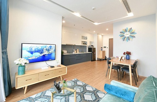 Ngoc Khanh Apartment | Vinhomes Metropolis: Deluxe 1BR Apartment with Ocean View