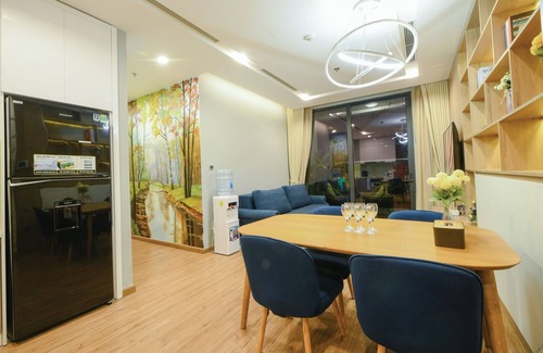 Ba Dinh Apartment | Cozy 3BR Apartment with Pool & Ocean View at Vinhomes Metropolis