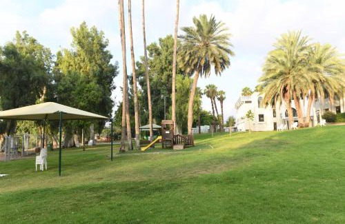 Ginosar Hostel | Cozy HI - Karei Deshe Hostel with Oceanfront Views