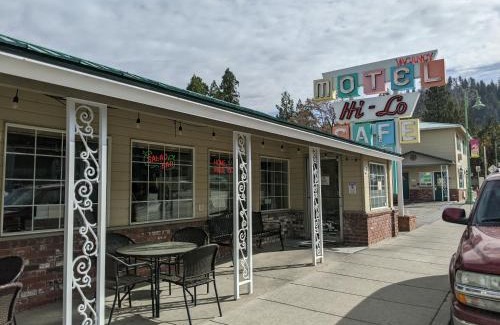 Weed Hotel | Comfortable Stay at Hi-Lo Motel, Cafe and RV Park