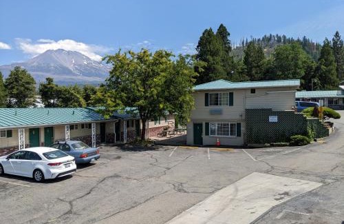 Weed Hotel | Comfortable Stay at Hi-Lo Motel, Cafe and RV Park