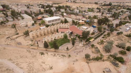Mitzpe Ramon Hostel | Stay at HI - Mitzpe Ramon Hostel with Hot Tub Access