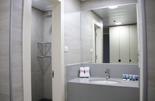 Jerusalem House | Cozy HI Rabin Jerusalem Hostel with Family-Friendly Amenities