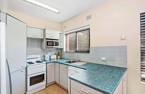 Avoca Beach Apartment | Hi Surf 2 - Oceanfront Bliss with Pool and Breakfast