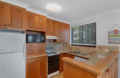 Avoca Beach Apartment | Beachfront Bliss at Hi Surf 6: Ocean View Escape
