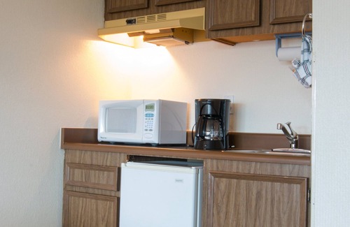 Seaside Hotel | Experience Comfort at Hi-Tide Oceanfront Inn with Spa & Pool
