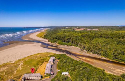 Moclips Hotel | Oceanfront Hi-Tide Resort: Pet Friendly & Family Ready