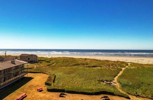 Moclips Hotel | Oceanfront Hi-Tide Resort: Pet Friendly & Family Ready