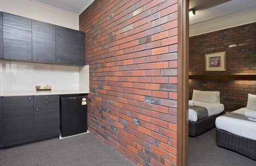 Stawell Hotel | Discover Hi Way Eight Motor Inn: Family-Friendly Retreat