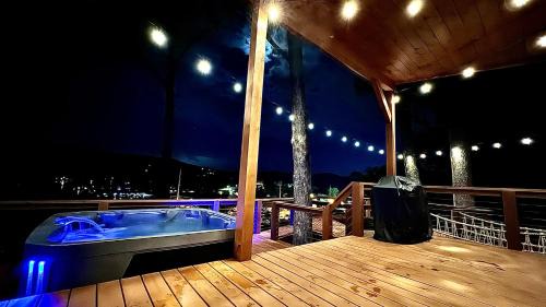 Hiawassee Villa | Unique Hiawassee Glamping Container Treehouse Experience