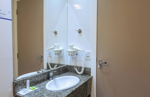 Trevo Hotel | Guest Rated Hiber Hotel: Accessible Stay with Breakfast
