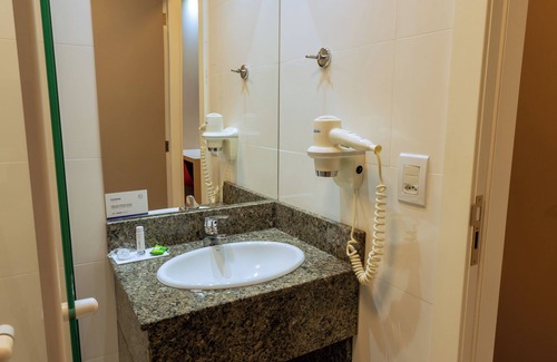 Trevo Hotel | Guest Rated Hiber Hotel: Accessible Stay with Breakfast