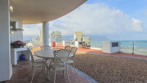 Strand Apartment | Oceanfront Hibernian Towers: 4-Star Self Catering Haven