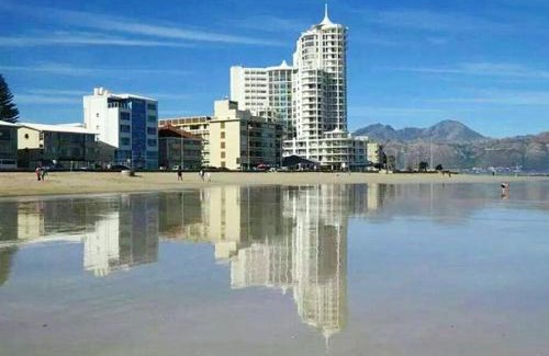 Strand Apartment | Elegant Hibernian Towers: Oceanfront Bliss & Top Reviews