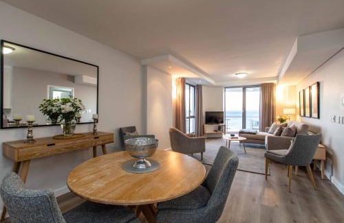 Strand Apartment | Elegant Hibernian Towers: Oceanfront Bliss & Top Reviews