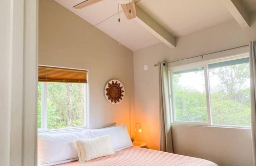 Keaau Apartment | Oceanfront Hibiscus Hale with Full Kitchen & King Bed