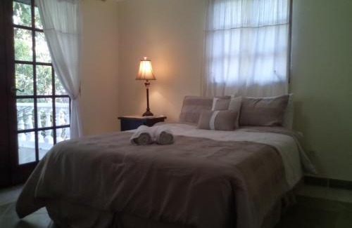 Contadora Island Bed & Breakfast | Hibiscus House Bed and Breakfast: 4-Star Family Retreat