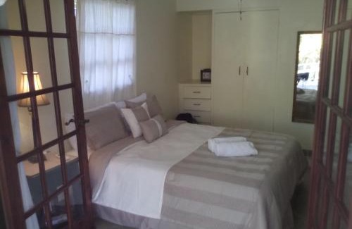Contadora Island Bed & Breakfast | Hibiscus House Bed and Breakfast: 4-Star Family Retreat