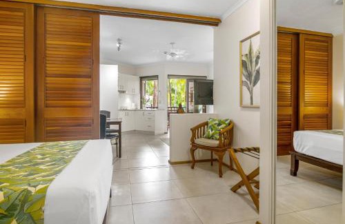 Port Douglas Apartment | Hibiscus Resort 10: Prime Location with Ocean Views