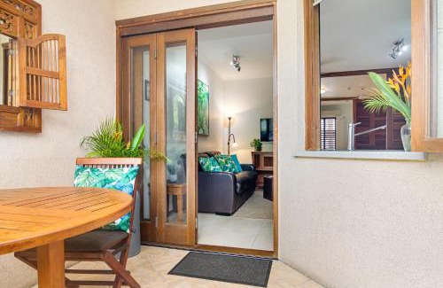 Port Douglas Apartment | Hibiscus Resort 10: Prime Location with Ocean Views