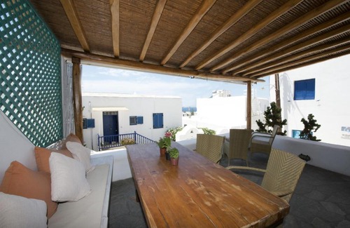 Mykonos House | Charming Hibiscus Rosa Mykonos: Pet & Child Friendly Stay