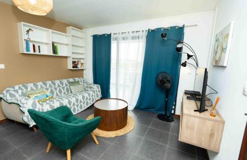 Cayenne Apartment | Cozy Hibiscus Standing: Family Retreat with WiFi & Netflix