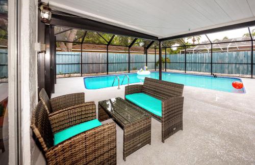 Largo House | Hibiscus16: Heated Pool & Beach Access in Tampa Bay Area