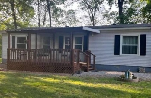 Ava Cottage | Hickey House: Family-Friendly Stay with Breakfast Included