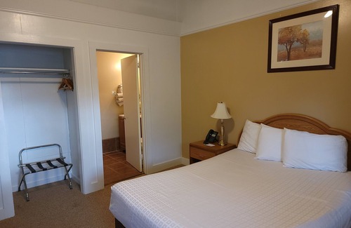 Cooperstown - Otsego Lake Hotel | Discover Hickory Grove Motor Inn: Family-Friendly Retreat