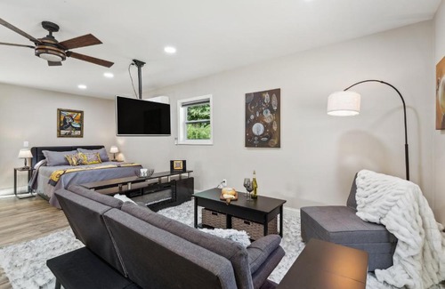 Hickory Apartment | Hickory Hideaway: Patio Paradise with Pool & Ocean Views