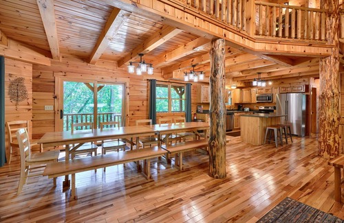 Logan Cabin | Guest Rated 10/10: Hickory Hill Lodge with Pool & Spa