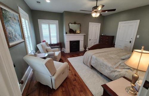 Westland Bed & Breakfast | Top-Rated Hickory House B & B with Hot Tub Oasis