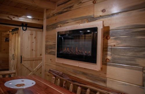 Elizaville House | Cozy Hickory Ridge Cabin with Fire Pit and Child-Friendly Fun